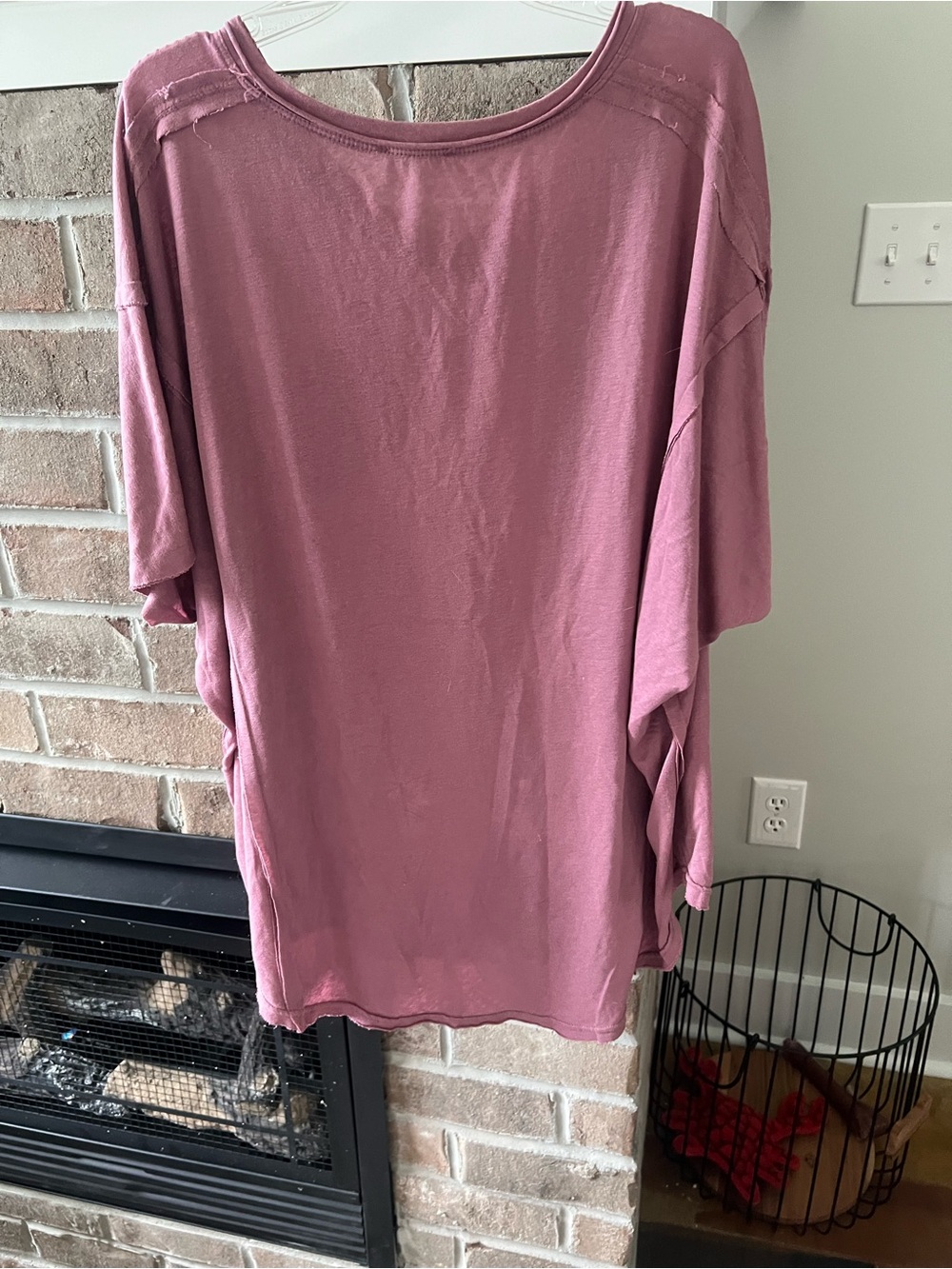 easel Mauve-Pink V-Neck Pocket Tee - Picture 3 of 3